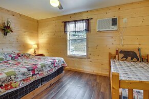 Walk to White River: Mountain View Family Cabin!