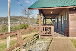 Walk to White River: Mountain View Family Cabin!