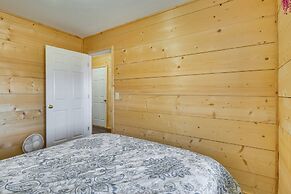 Walk to White River: Mountain View Family Cabin!