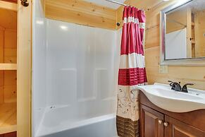 Walk to White River: Mountain View Family Cabin!