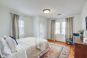 < 3 Mi to Dtwn Roanoke: Inviting Unit w/ Balcony