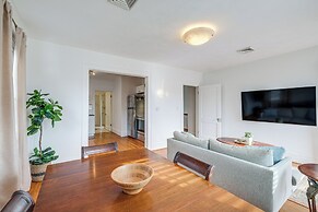 < 3 Mi to Dtwn Roanoke: Inviting Unit w/ Balcony