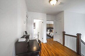< 3 Mi to Dtwn Roanoke: Inviting Unit w/ Balcony