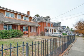 < 3 Mi to Dtwn Roanoke: Inviting Unit w/ Balcony