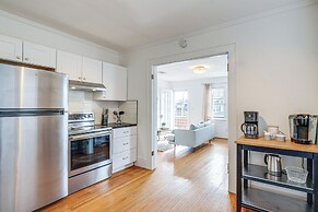 < 3 Mi to Dtwn Roanoke: Inviting Unit w/ Balcony