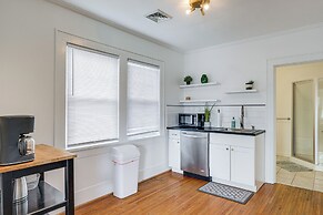< 3 Mi to Dtwn Roanoke: Inviting Unit w/ Balcony