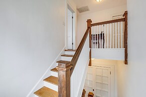 < 3 Mi to Dtwn Roanoke: Inviting Unit w/ Balcony