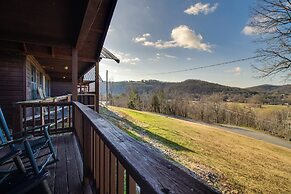 Fish, Hike & Unwind: Getaway in Mountain View!