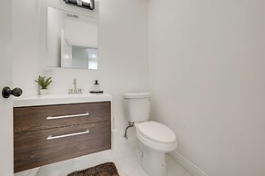 Townhome < 5 Mi to Naperville & Morton Arboretum