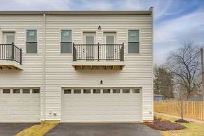 Townhome < 5 Mi to Naperville & Morton Arboretum