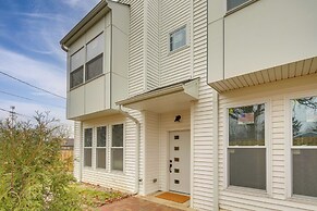 Townhome < 5 Mi to Naperville & Morton Arboretum