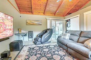 4 Mi to Dtwn Grass Valley: Forest Oasis w/ Hot Tub