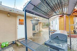 4 Mi to Dtwn Grass Valley: Forest Oasis w/ Hot Tub