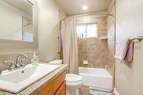 4 Mi to Dtwn Grass Valley: Forest Oasis w/ Hot Tub