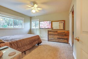 4 Mi to Dtwn Grass Valley: Forest Oasis w/ Hot Tub