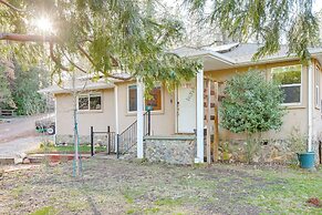 4 Mi to Dtwn Grass Valley: Forest Oasis w/ Hot Tub