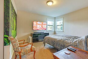 4 Mi to Dtwn Grass Valley: Forest Oasis w/ Hot Tub