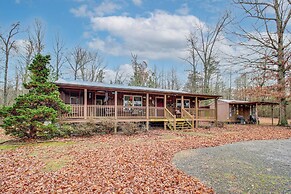 Walk to Little River Falls: Lakefront Cabin