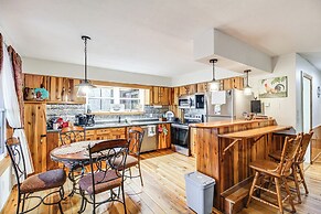 Walk to Little River Falls: Lakefront Cabin