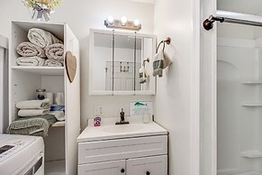 Walk to Little River Falls: Lakefront Cabin