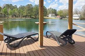 Walk to Little River Falls: Lakefront Cabin