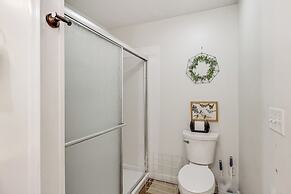 Walk to Little River Falls: Lakefront Cabin