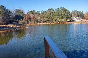 Walk to Little River Falls: Lakefront Cabin