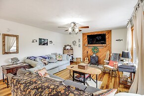 Walk to Little River Falls: Lakefront Cabin