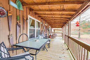 Walk to Little River Falls: Lakefront Cabin