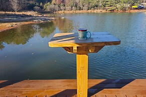 Walk to Little River Falls: Lakefront Cabin