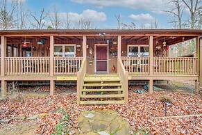 Walk to Little River Falls: Lakefront Cabin