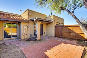 12 Mi to Dtwn Tucson: Tranquil Townhome w/ Office