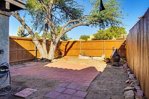 12 Mi to Dtwn Tucson: Tranquil Townhome w/ Office