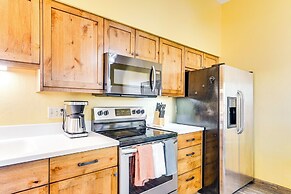 12 Mi to Dtwn Tucson: Tranquil Townhome w/ Office