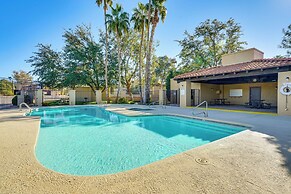 12 Mi to Dtwn Tucson: Tranquil Townhome w/ Office