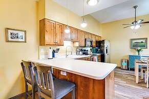 12 Mi to Dtwn Tucson: Tranquil Townhome w/ Office