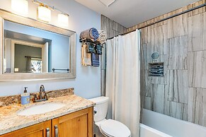 12 Mi to Dtwn Tucson: Tranquil Townhome w/ Office
