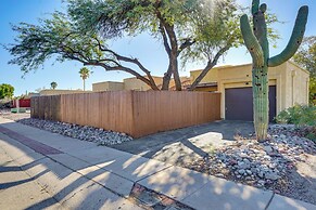 12 Mi to Dtwn Tucson: Tranquil Townhome w/ Office