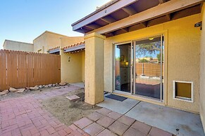 12 Mi to Dtwn Tucson: Tranquil Townhome w/ Office