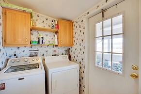 Grill & Screened Patio: Getaway in Montrose!