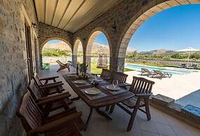 Villa Vilana With Private Pool