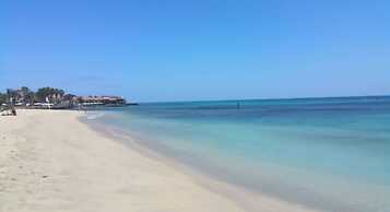 2bed-vila-verde Sal Cape Verde-balcony-pool