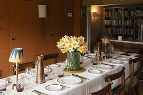 Fabulous Farmhouse in Hampshire