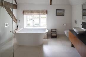 Fabulous Farmhouse in Hampshire