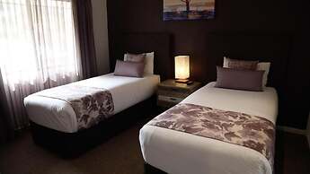 Blazing Stump Motel & Suites