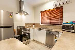 Blazing Stump Motel & Suites