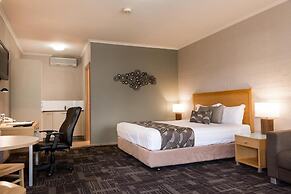 Blazing Stump Motel & Suites