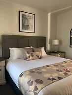 Blazing Stump Motel & Suites