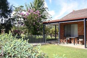 Blazing Stump Motel & Suites