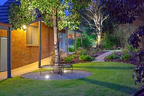 Blazing Stump Motel & Suites